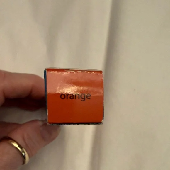 Tarte Creaseless Corrector in orange new in box - Picture 3 of 3